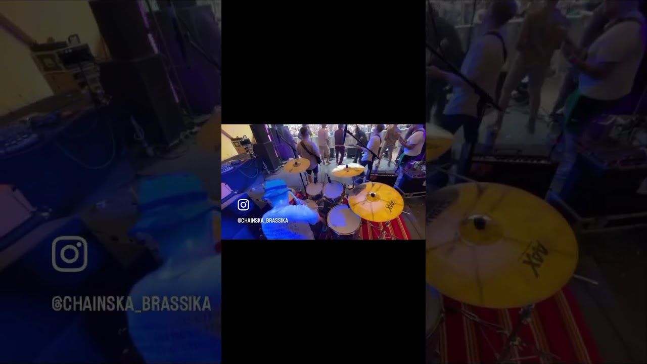Chainska Brassika performing live