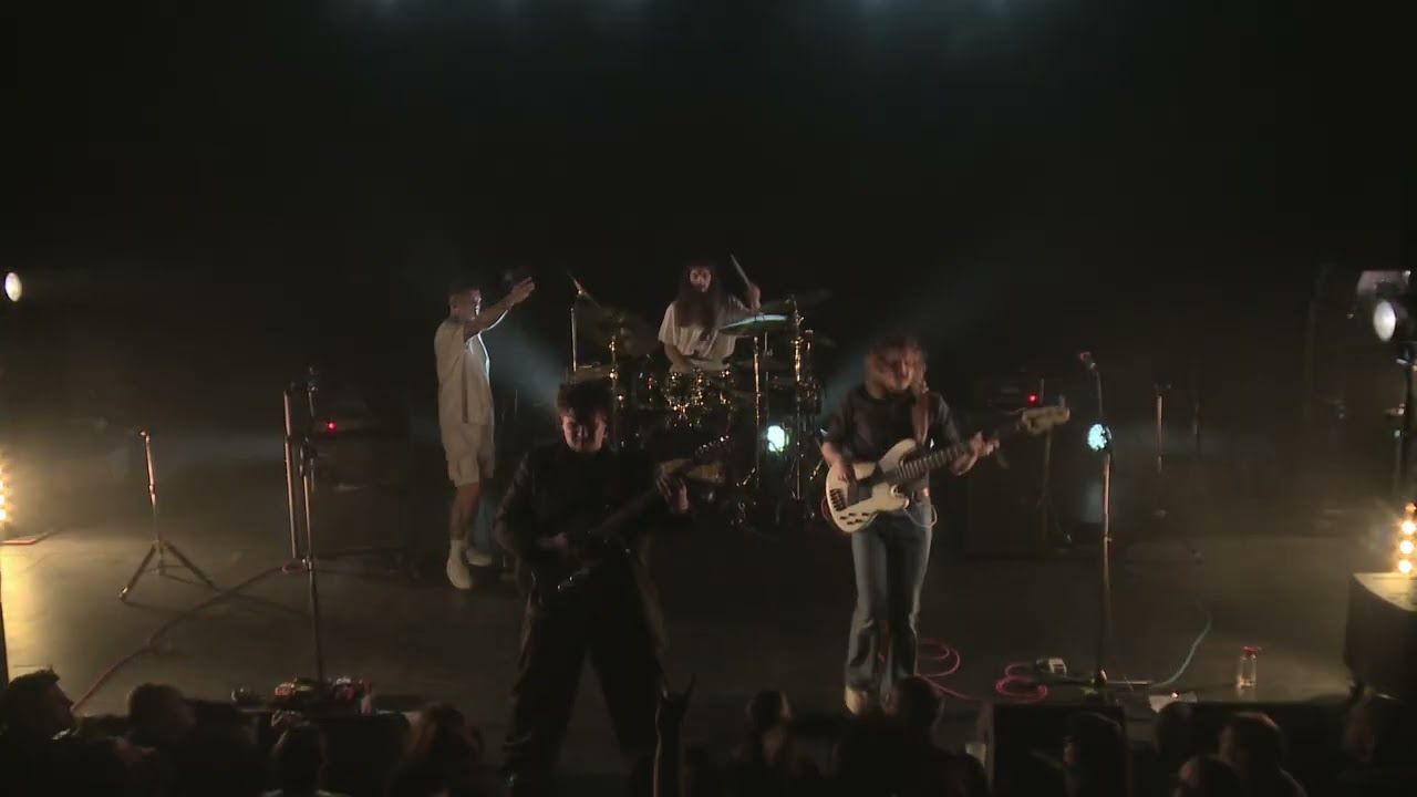 HIGHFADE performing live
